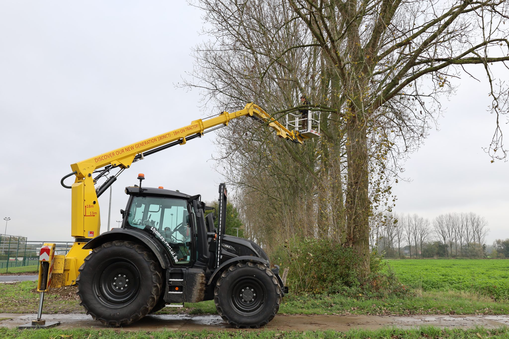 180NCTJ, tractor hoogwerker