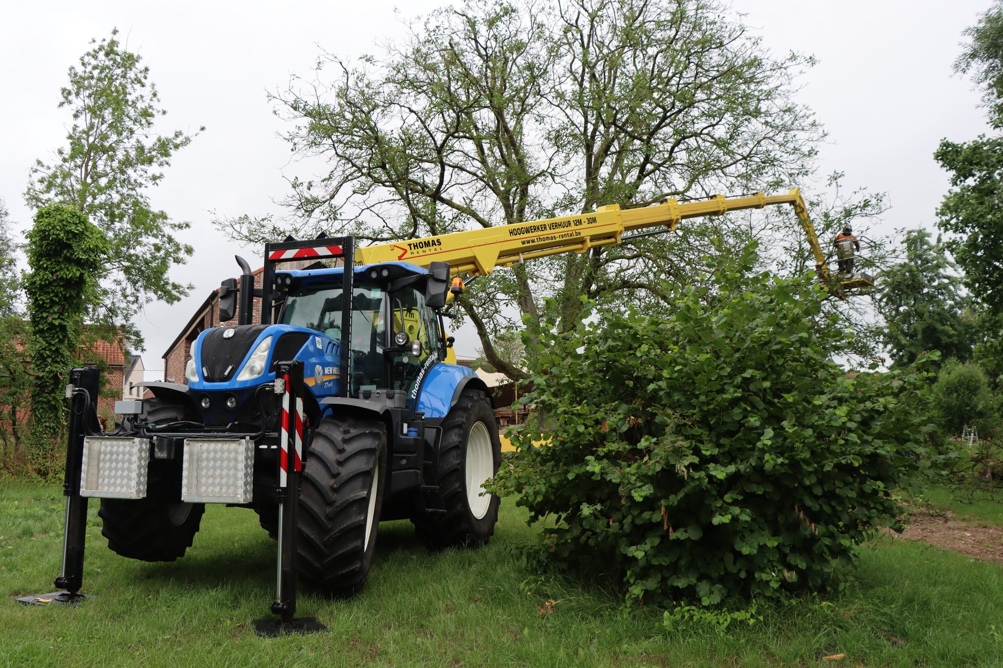 300NCTJ, tractor hoogwerker